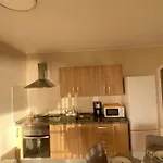 En